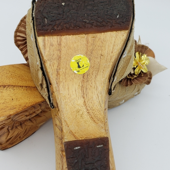 Wooden wedge sandle sz large - Picture 6 of 11